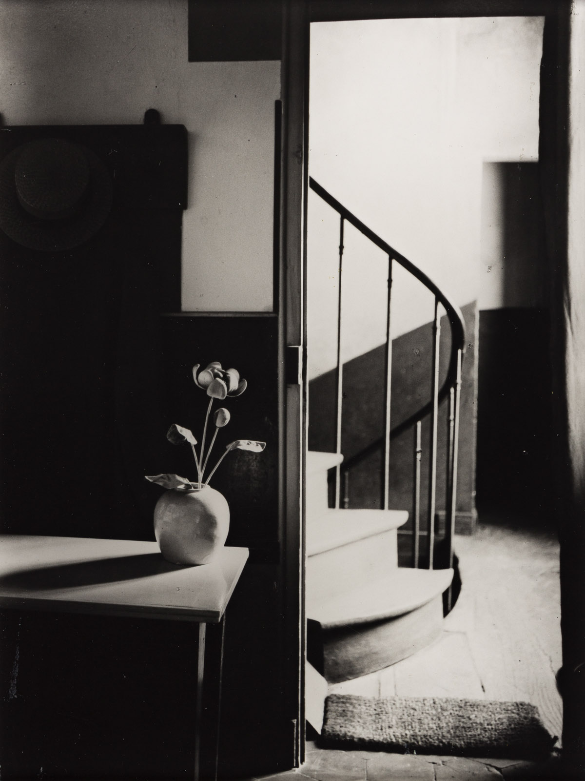 ANDRÉ KERTÉSZ (1894-1985) Chez Mondrian, Paris.